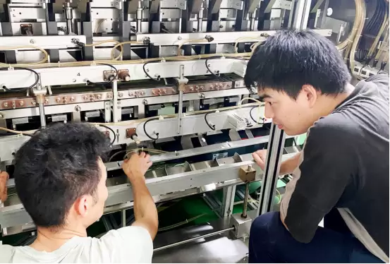全自动智能生产设备工程师现场调试