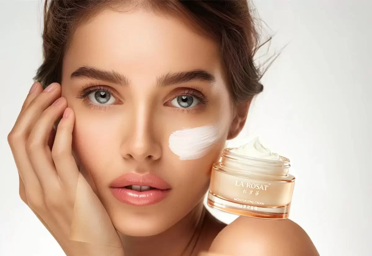 lingxi666_Milano_Skincare_Natural_Skin_Care_laboratory_website__a297fc8d-6f38-4033-b7bd-3f5831c03d8b-1200×825 康美氏化妆品研发实验室展示图
